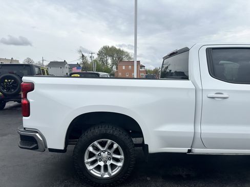 Used 2022 Chevrolet Silverado 1500 LT AWD/4WD image 9