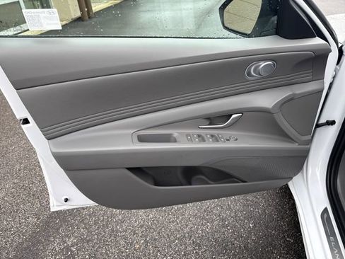 Certified 2025 Hyundai Elantra Sport image 10