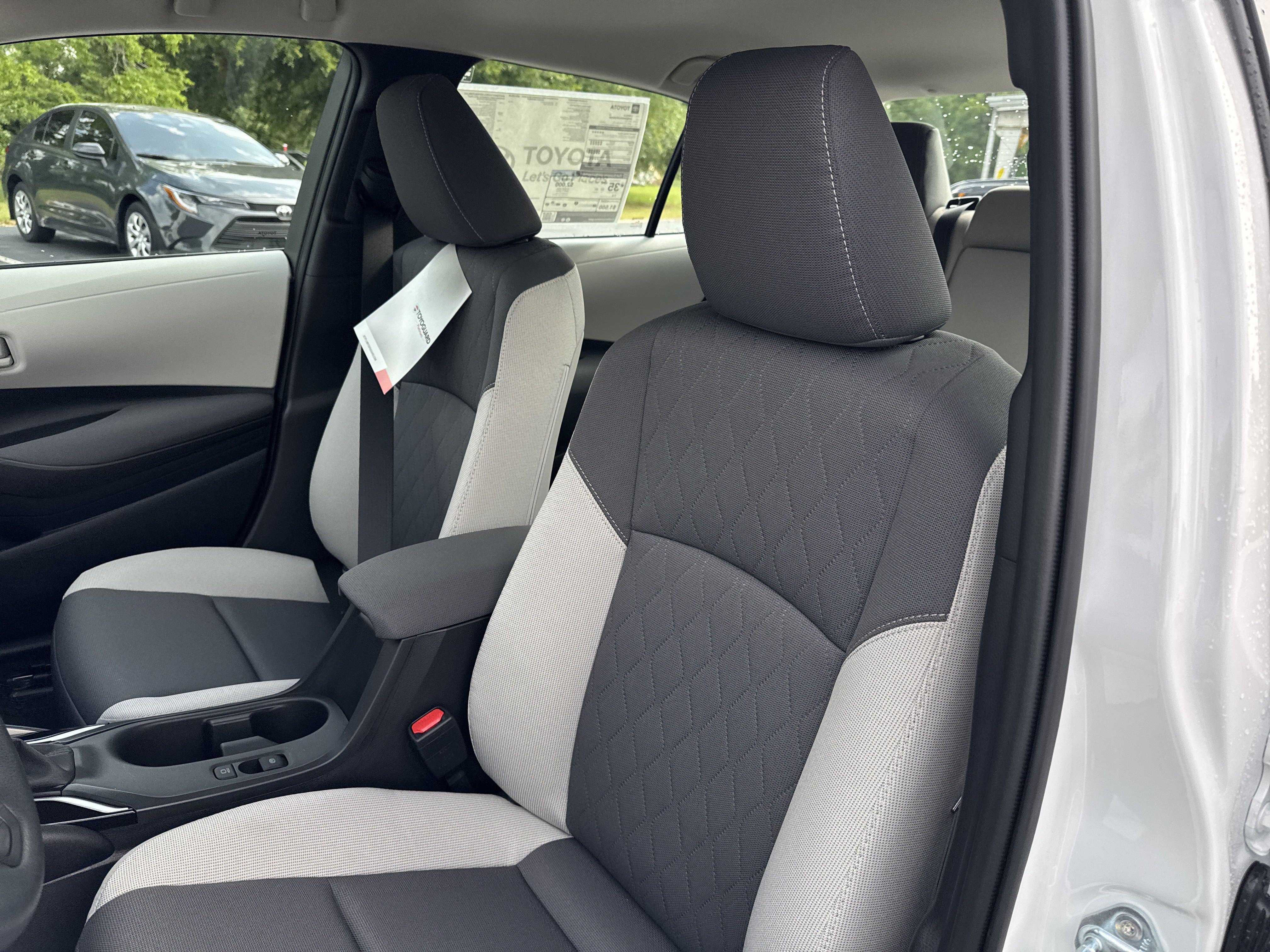 Used 2025 Toyota Corolla LE FWD image 14