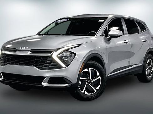 Used 2023 Kia Sportage LX AWD/4WD image 3