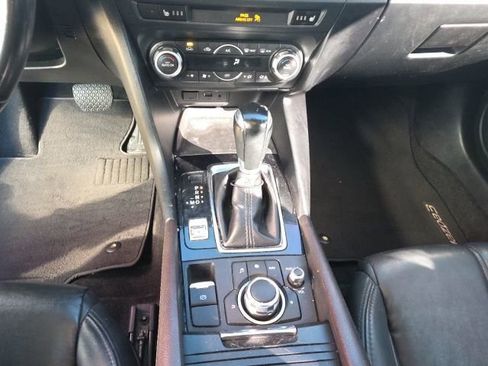 Used 2018 MAZDA MAZDA3 Touring image 19