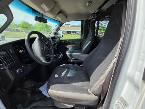 Used 2021 GMC Savana 2500 w/ Driver Convenience Package image 10