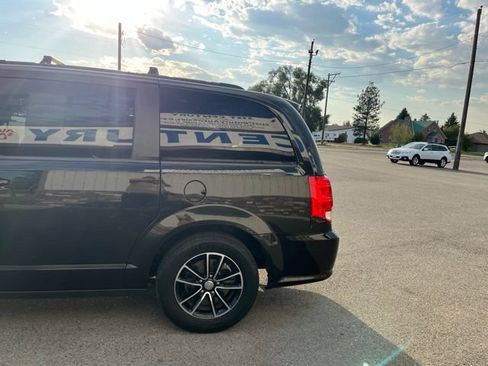 Used 2018 Dodge Grand Caravan GT FWD image 9