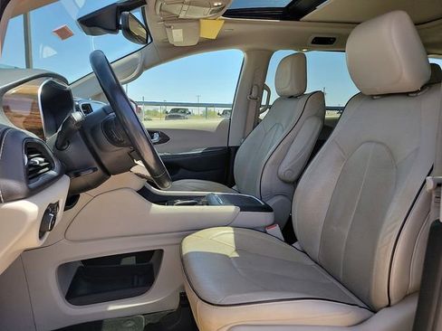 Used 2021 Chrysler Pacifica Limited w/ Premium & Safety Sphere Group AWD/4WD image 12