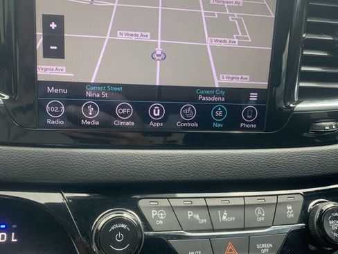 Used 2019 Chrysler Pacifica Touring-L FWD image 41