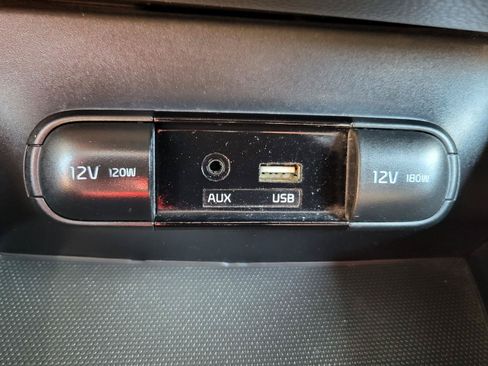 Used 2017 Kia Soul + FWD image 19