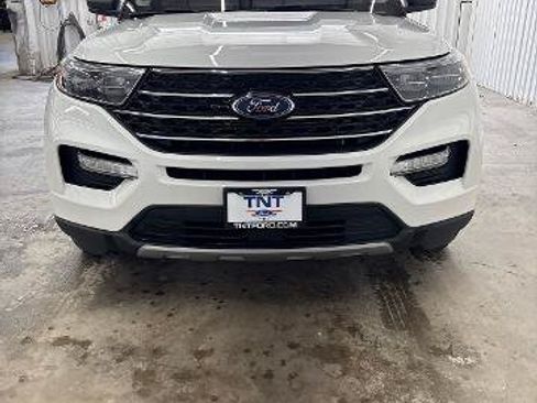 Certified 2021 Ford Explorer XLT w/ Equipment Group 202A AWD/4WD image 3