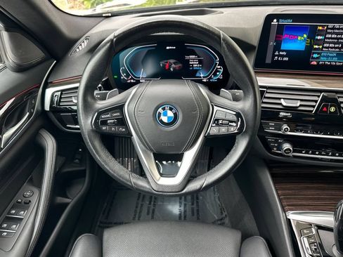 Used 2023 BMW 530e w/ Premium Package RWD image 15