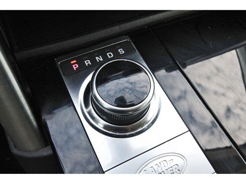 Used 2018 Land Rover Discovery HSE image 28