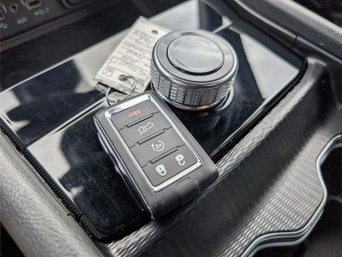 Used 2024 Jeep Grand Cherokee Laredo w/ Luxury Tech Group I RWD image 19