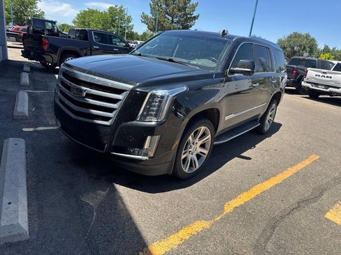 Used 2017 Cadillac Escalade Luxury AWD/4WD image 1