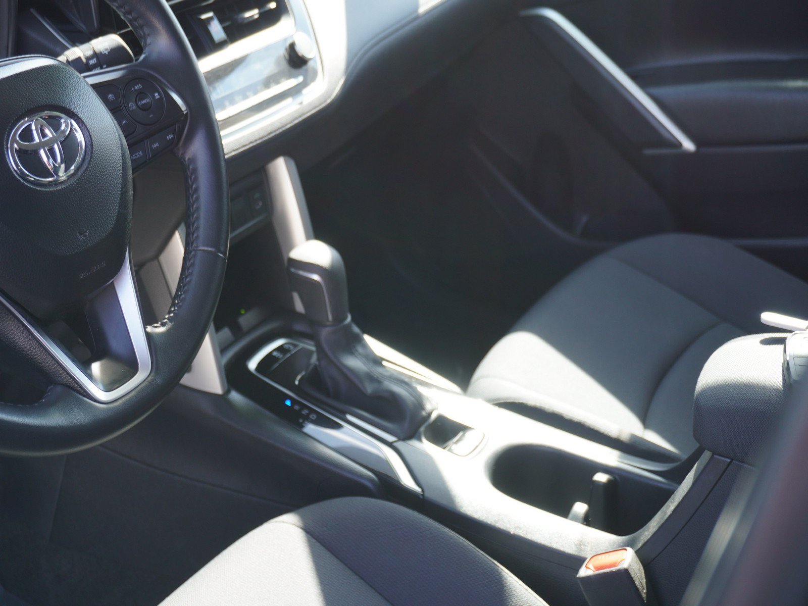 Used 2025 Toyota Corolla Cross LE FWD image 20