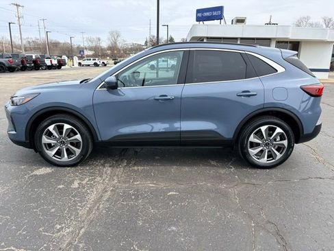 Used 2024 Ford Escape Platinum w/ Premium Technology Package image 2