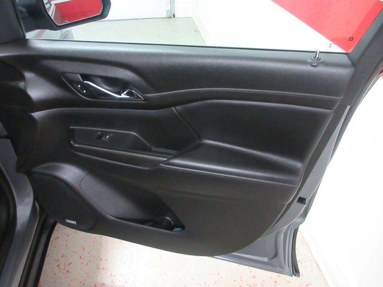 Used 2021 GMC Acadia SLT AWD/4WD image 37