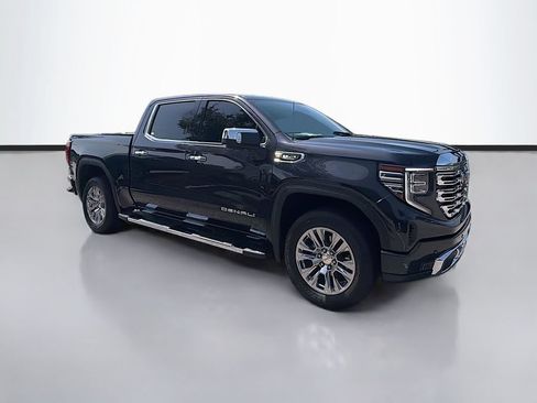 Used 2025 GMC Sierra 1500 Denali w/ Technology Package AWD/4WD image 3