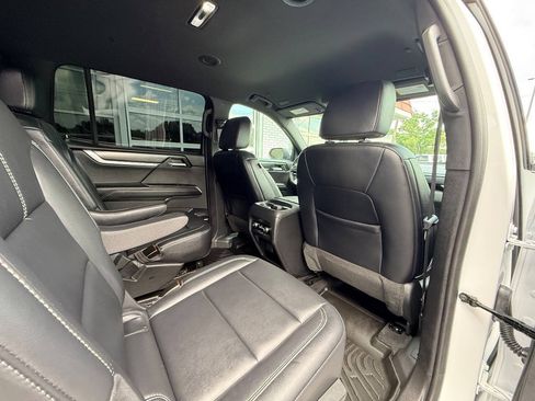 Used 2025 GMC Acadia Elevation w/ Elevation Premium Package AWD/4WD image 40