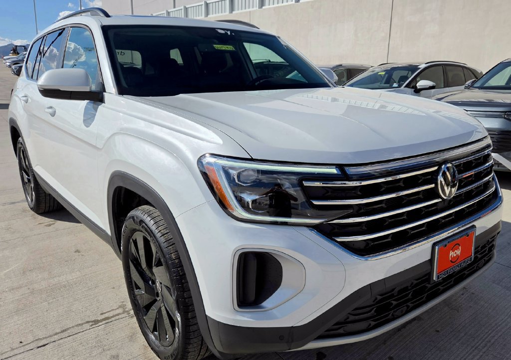 Certified 2026 Volkswagen Atlas SE FWD image 2