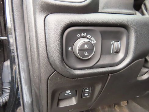 Used 2020 RAM 1500 Big Horn image 12