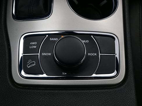 Used 2022 Jeep Grand Cherokee Limited image 23