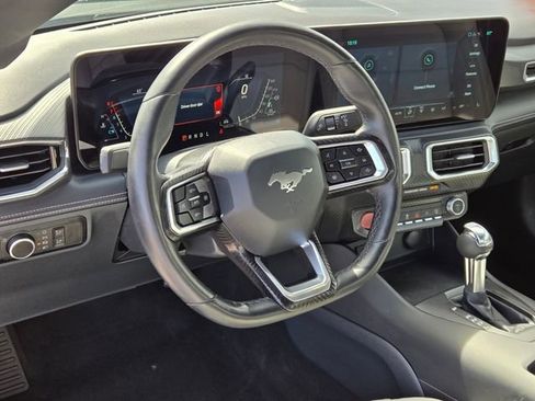 Used 2025 Ford Mustang Premium image 18