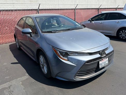 Used 2024 Toyota Corolla LE w/ LE Convenience Package FWD image 2
