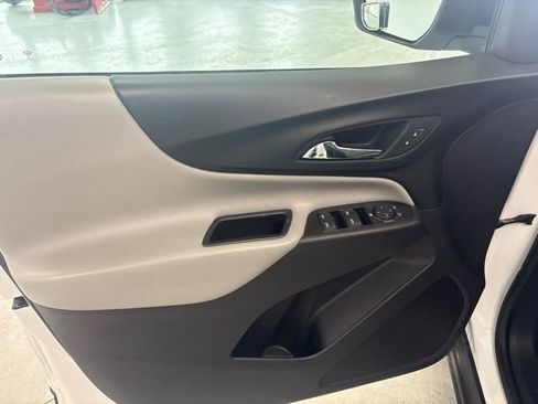 Used 2020 Chevrolet Equinox LS AWD/4WD image 16