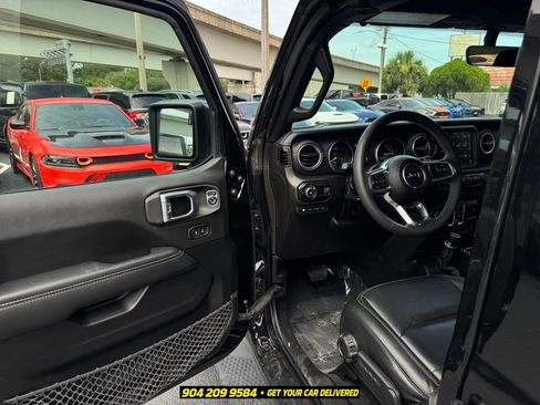 Used 2023 Jeep Wrangler Unlimited Sahara AWD/4WD image 20