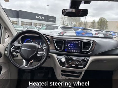 Used 2018 Chrysler Pacifica Touring-L Plus FWD image 14
