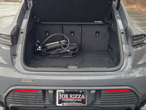 Certified 2025 Porsche Macan Electric image 15