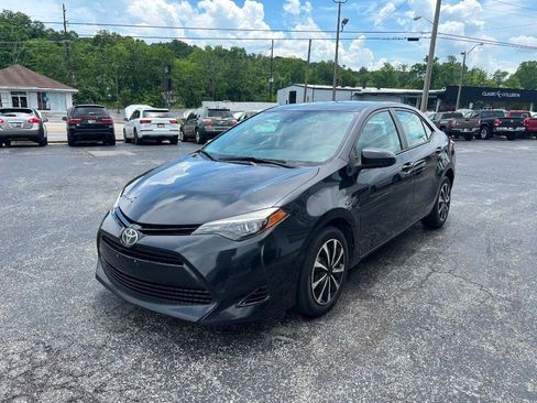 Used 2017 Toyota Corolla LE FWD image 2