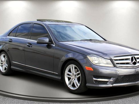 Used 2013 Mercedes-Benz C 250 Sedan image 3