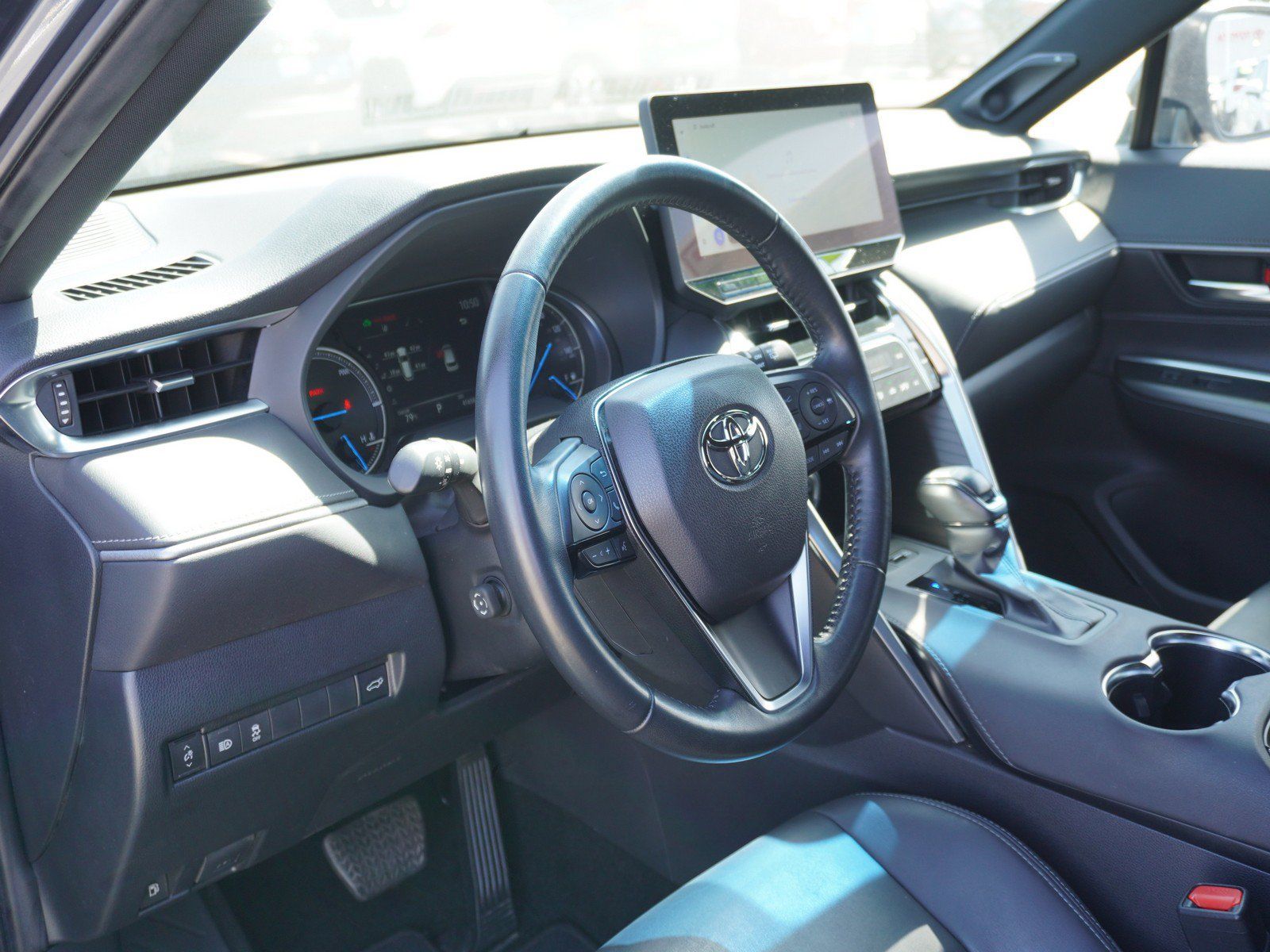 Used 2024 Toyota Venza XLE AWD/4WD image 19