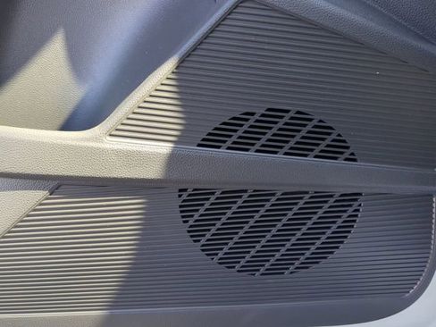 New 2026 Volkswagen Taos SE image 18