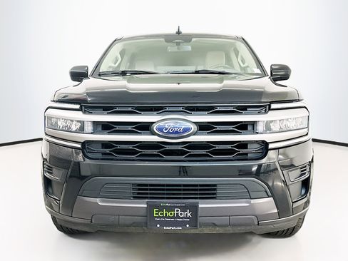Used 2024 Ford Expedition Max XLT image 2