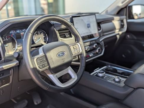 Used 2024 Ford Expedition XLT image 11