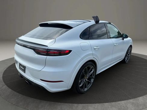 Used 2022 Porsche Cayenne Turbo AWD/4WD image 3