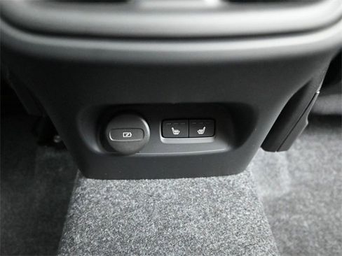 New 2026 Volvo XC40 B5 Core w/ Climate Package image 31