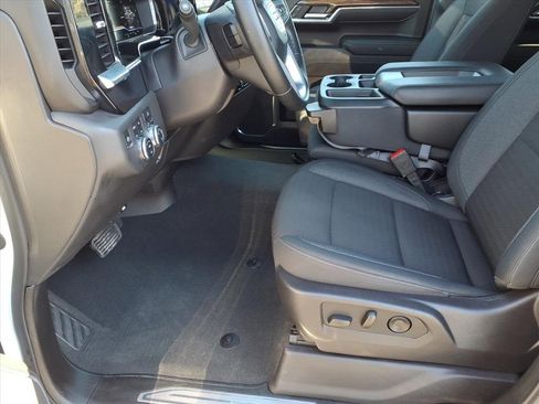 Used 2024 GMC Sierra 1500 SLE image 12