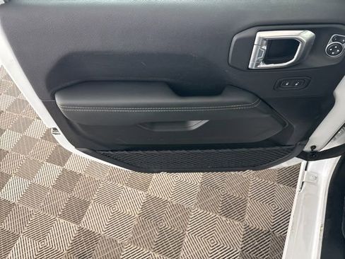 Used 2023 Jeep Wrangler Sahara image 23