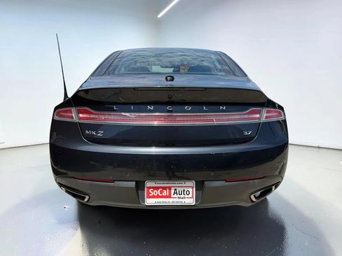 Used 2013 Lincoln MKZ FWD image 4