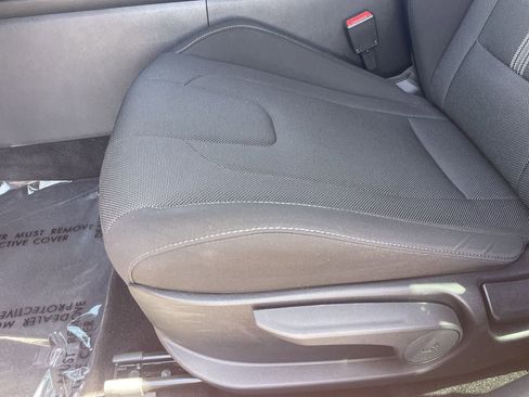 Used 2023 Hyundai Elantra SE FWD image 19