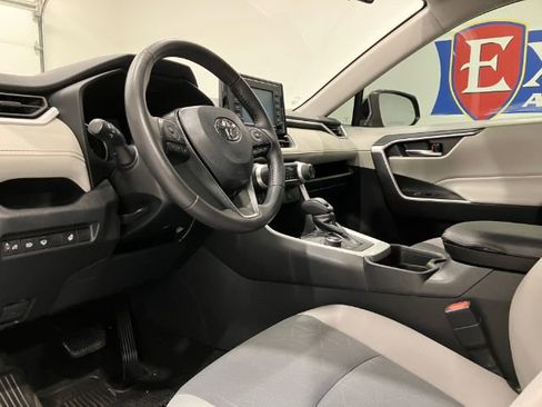Used 2020 Toyota RAV4 XLE w/ XLE Grade Weather Package AWD/4WD image 37
