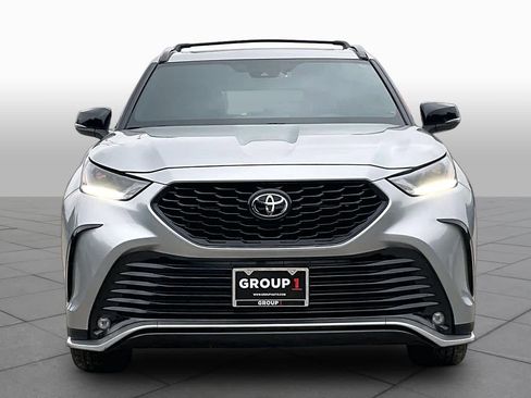 Used 2025 Toyota Highlander XSE AWD/4WD image 4