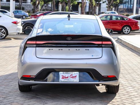 New 2026 Toyota Prius Plug-In Hybrid image 8