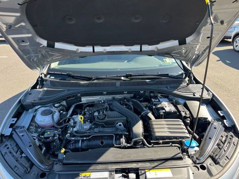 Used 2025 Volkswagen Jetta SE image 31