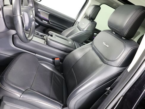 Used 2025 Ford Expedition Platinum AWD/4WD image 10