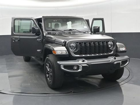 Used 2024 Jeep Gladiator Sport AWD/4WD image 55