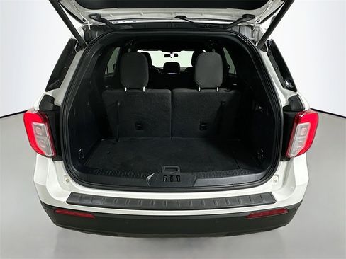 Used 2020 Ford Explorer XLT image 29