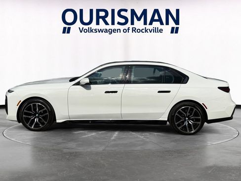 Used 2023 BMW 740i w/ Parking Assistance Package RWD image 3