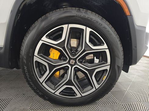 Used 2024 Rivian R1S Adventure AWD/4WD image 12
